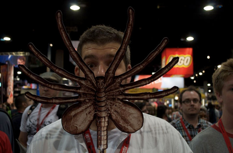 Illustration for article titled Tribble machines, zombie solidarity bands and face-huggers: Comic-Con Radvertising!